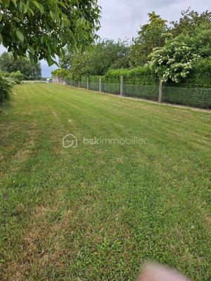 Terrain constructible - 1 035 m²