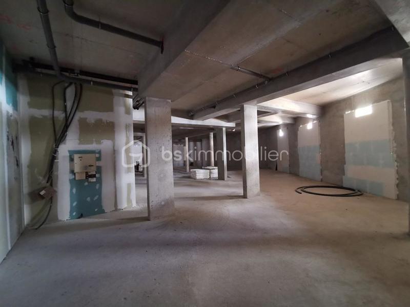 Local commercial - 600 m² - 1 pièce