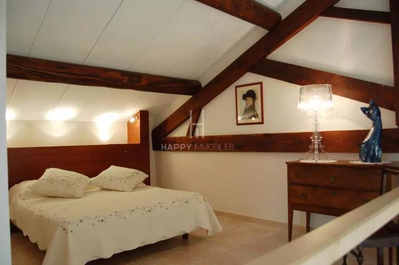 Propriété - 320 m² - 10 pièces