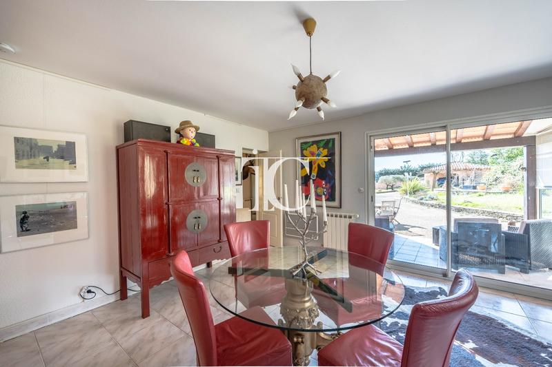 Maison - 200 m² - 6 pièces