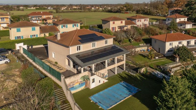 Propriété - 194 m² - 6 pièces