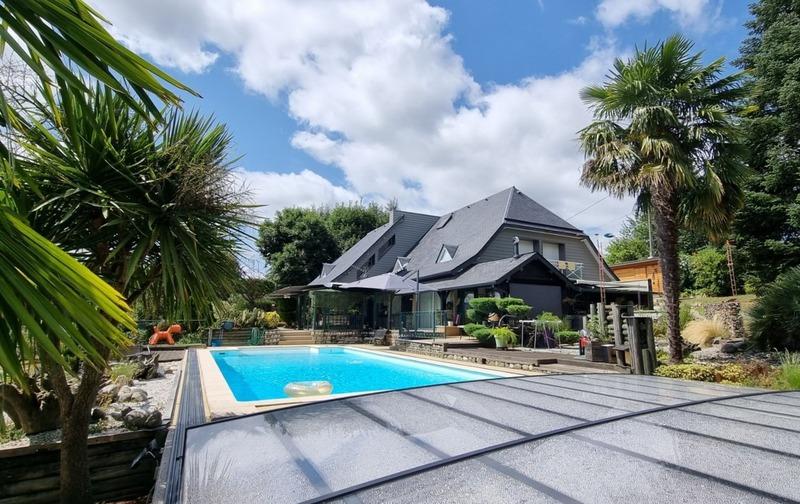 Maison - 230 m² - 8 pièces