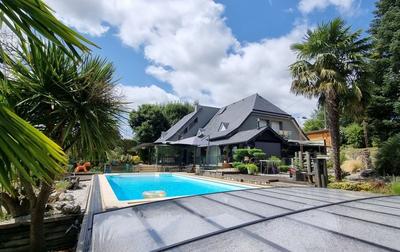 Maison - 230 m² - 8 pièces