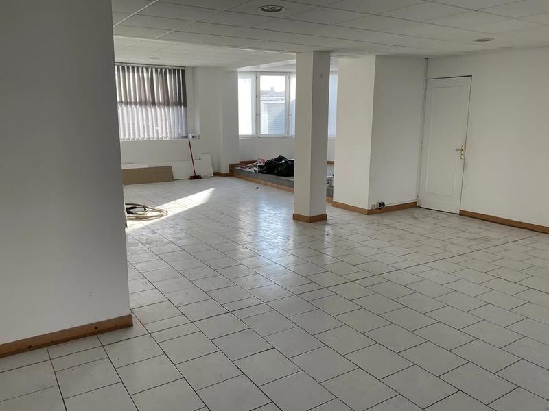 Local commercial - 150 m² - 1 pièce