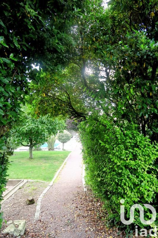 Maison - 430 m² - 15 pièces