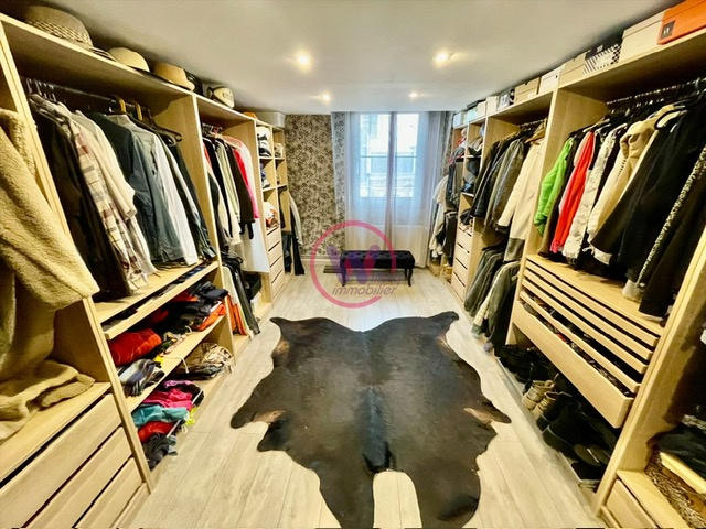 Maison - 207 m² - 9 pièces