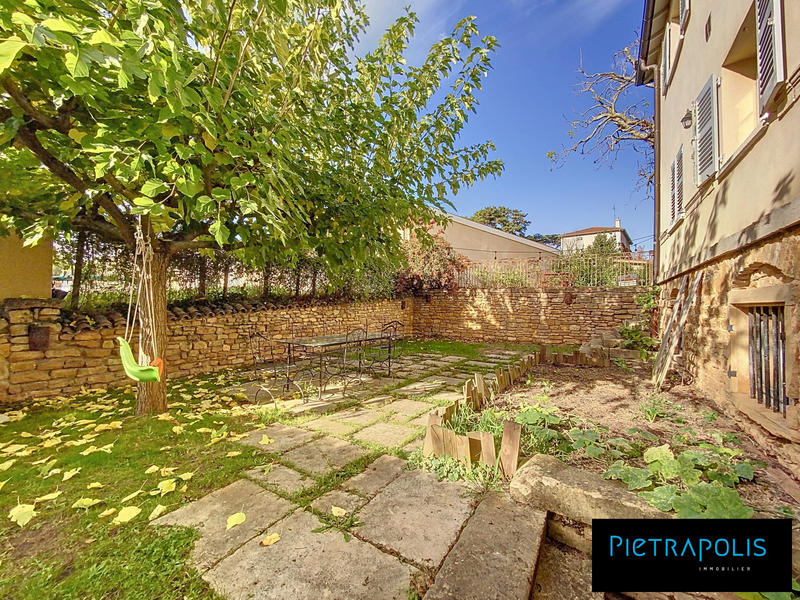 Maison - 236 m² - 7 pièces