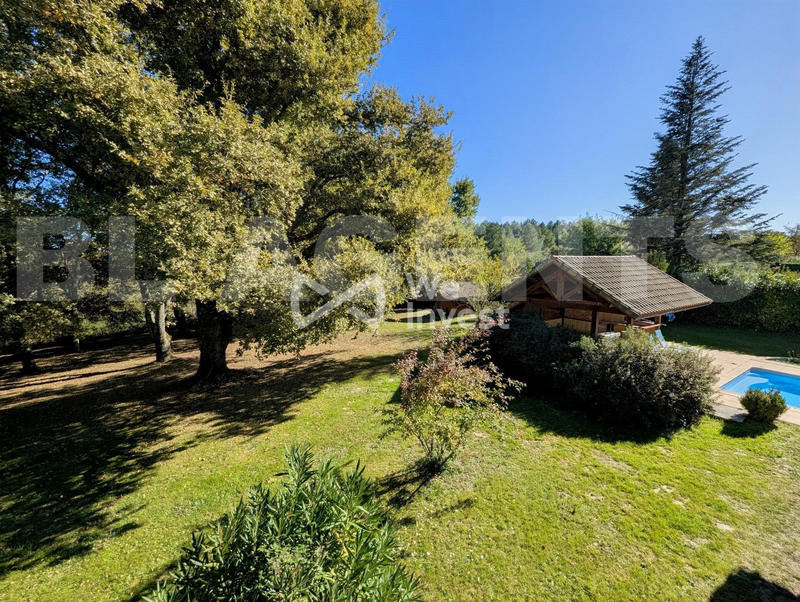 Maison - 180 m² - 5 pièces