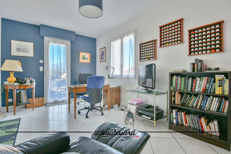 Demeure - 213 m² - 6 pièces