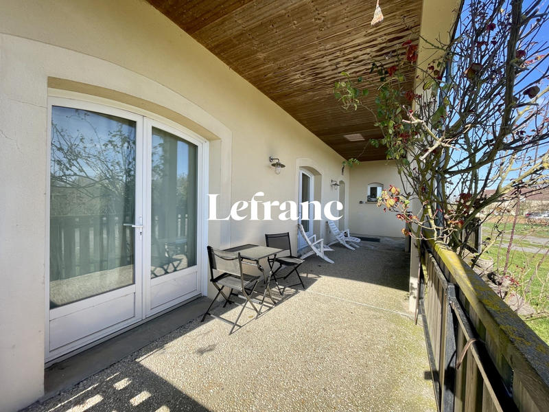 Maison - 300 m² - 10 pièces