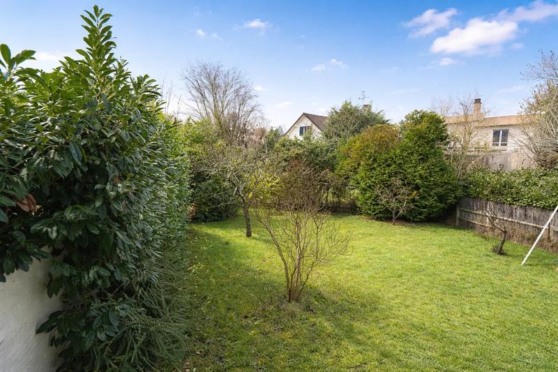 Maison - 230 m² - 8 pièces