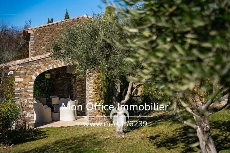 Propriété - 191 m² - 6 pièces