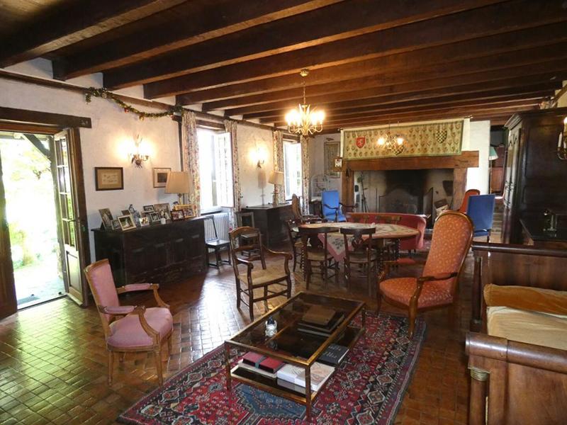 Maison - 440 m² - 16 pièces