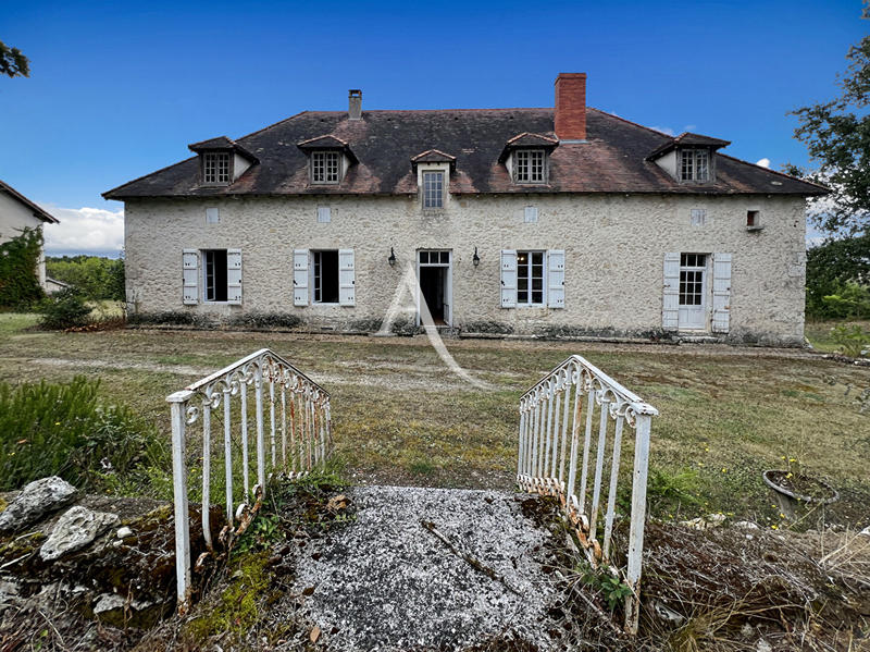 Maison - 235 m² - 7 pièces