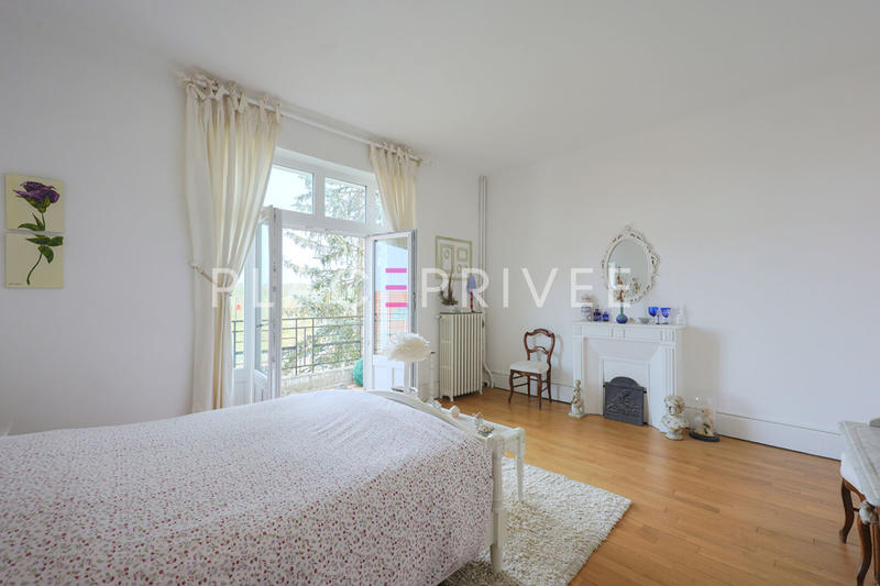 Maison - 320 m² - 10 pièces