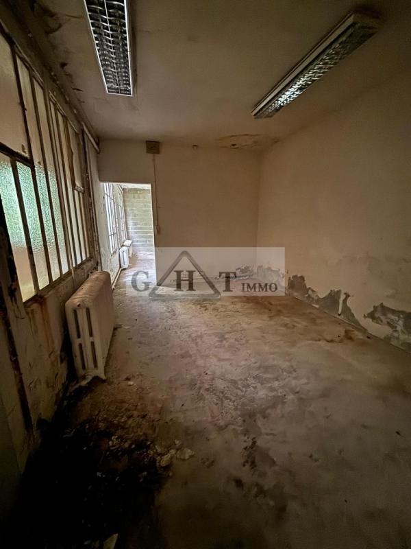 Entrepôt - 1 075 m²