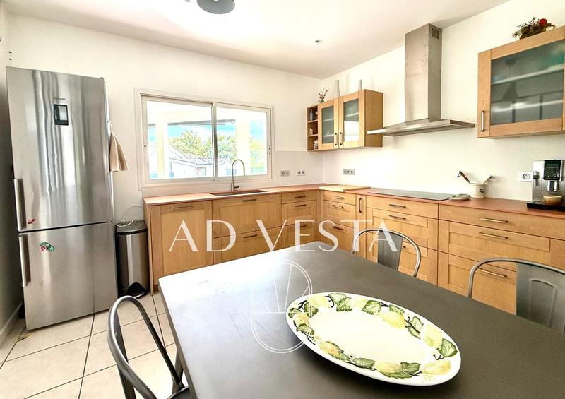 Maison - 166 m² - 6 pièces