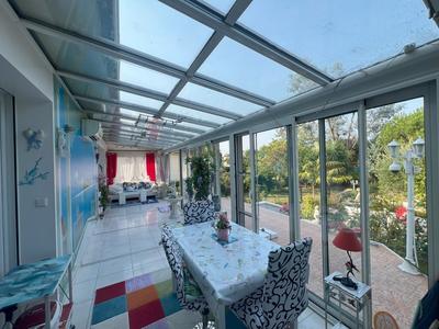 Maison - 266 m² - 8 pièces