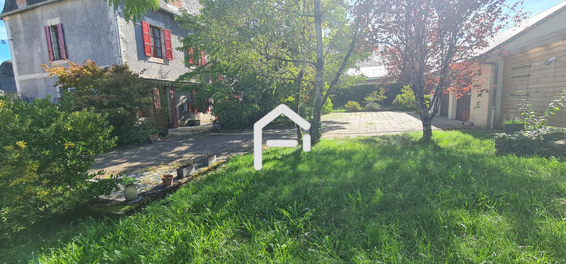 Maison - 210 m² - 8 pièces