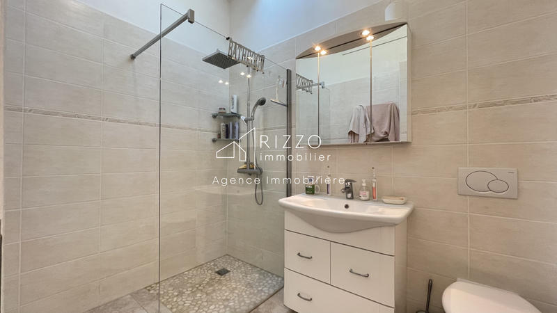 Maison - 246 m² - 9 pièces