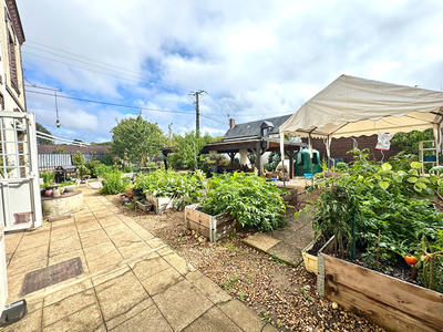 Demeure - 250 m² - 6 pièces