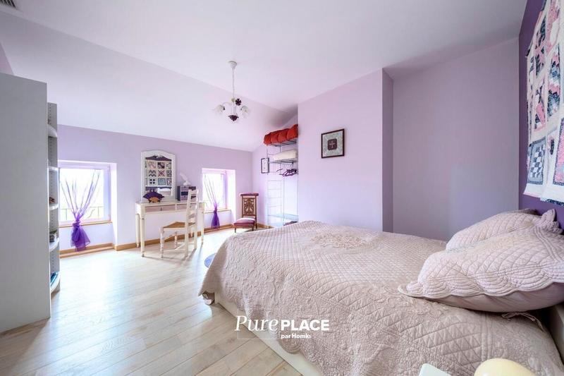 Maison - 334 m² - 8 pièces