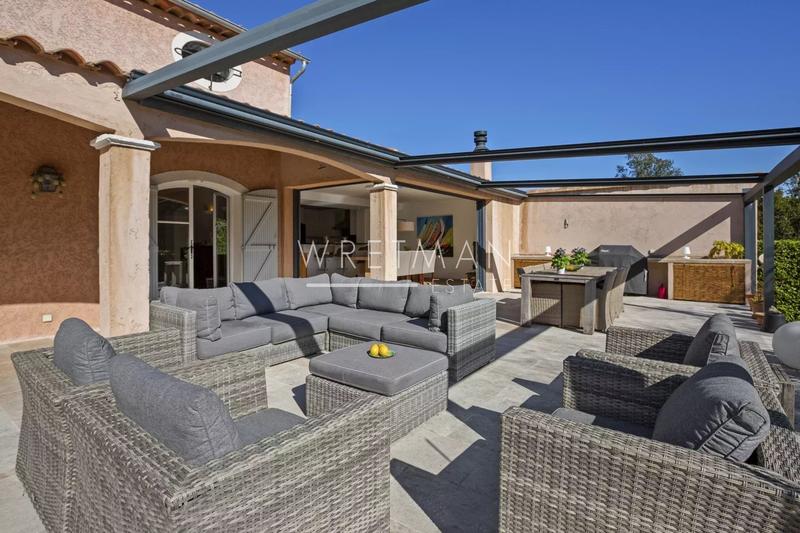 Maison - 227 m² - 8 pièces