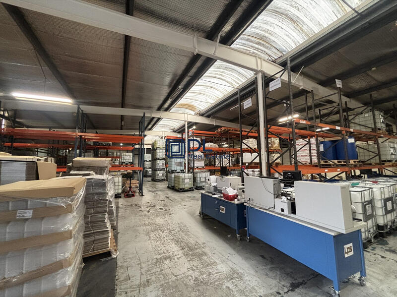Entrepôt - 2 500 m²