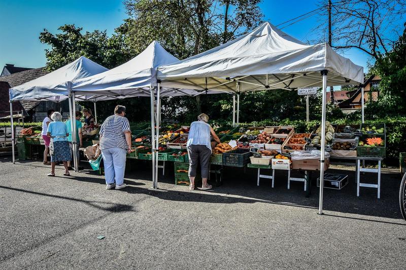 Petit marché hebdomadaire du vendredi