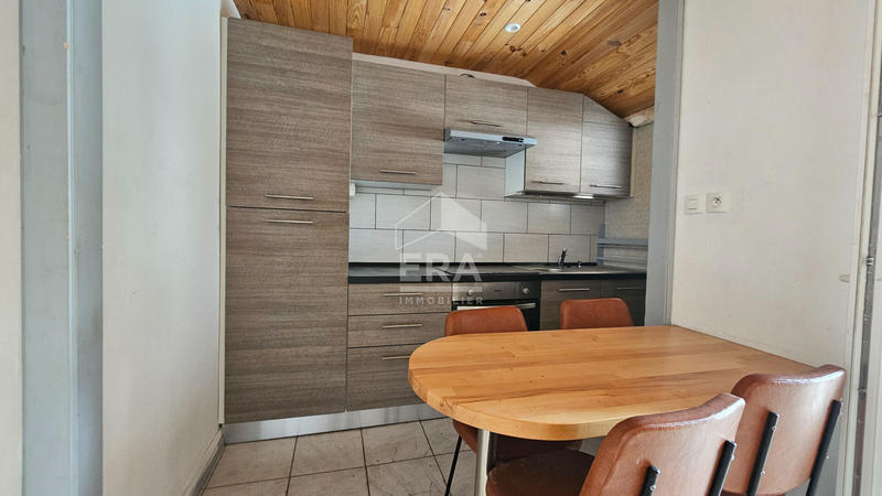 Maison - 240 m² - 10 pièces