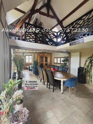 Maison - 218 m² - 11 pièces