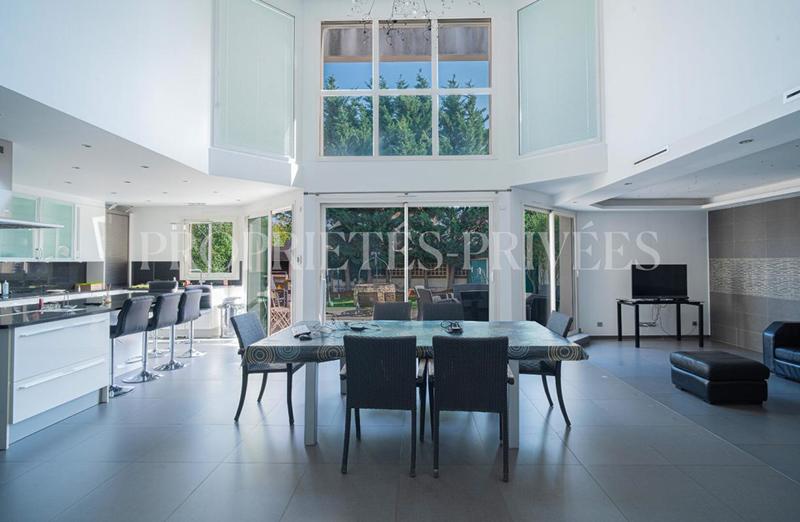 Maison - 309 m² - 6 pièces