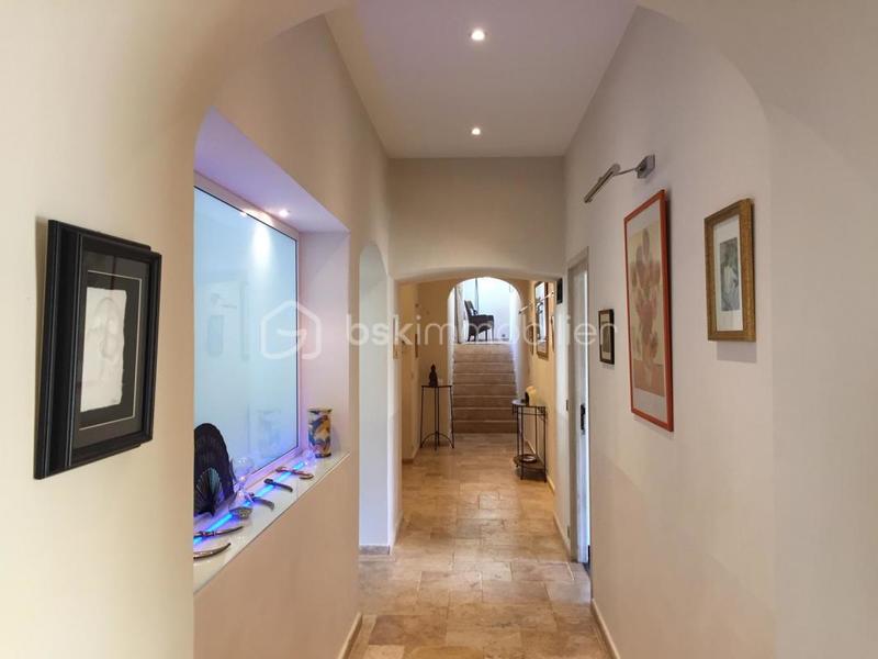 Propriété - 490 m² - 10 pièces