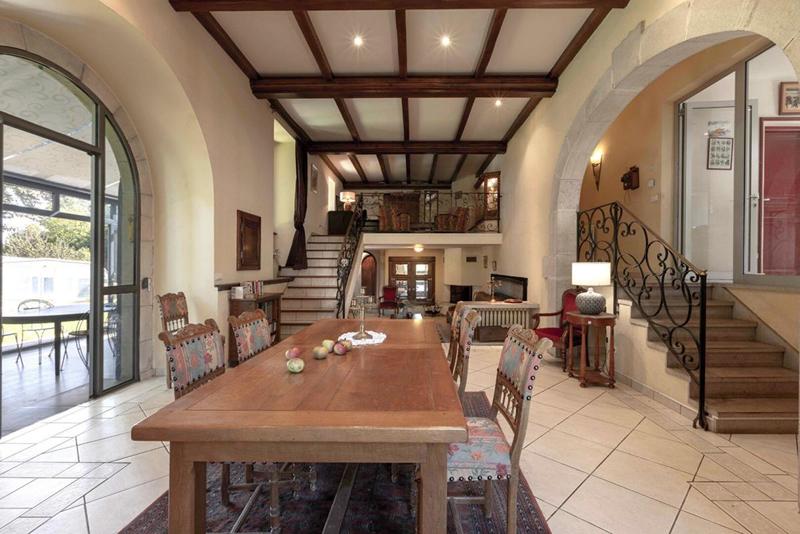 Propriété - 413 m² - 10 pièces