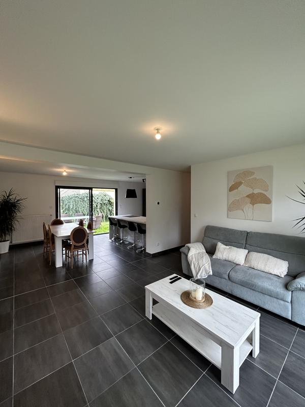 Maison - 121 m² - 6 pièces