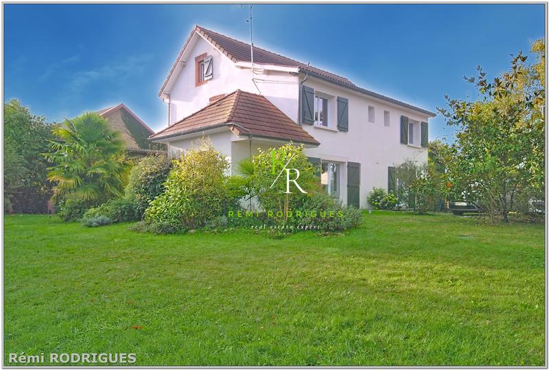 Maison - 219 m² - 10 pièces