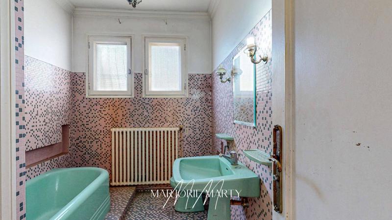 Propriété - 248 m² - 11 pièces