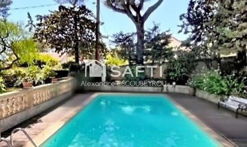 Maison - 270 m² - 11 pièces