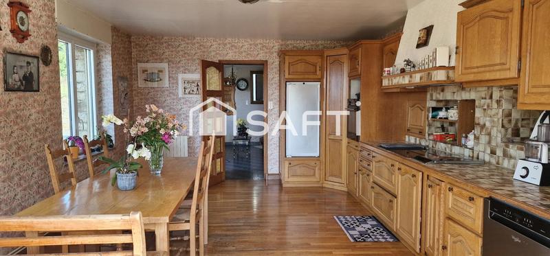 Maison - 222 m² - 8 pièces