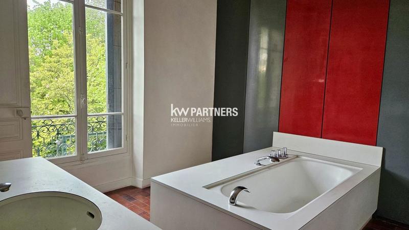 Maison - 320 m² - 11 pièces