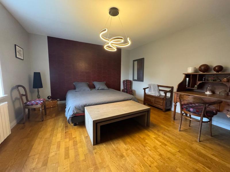 Maison - 202 m² - 5 pièces