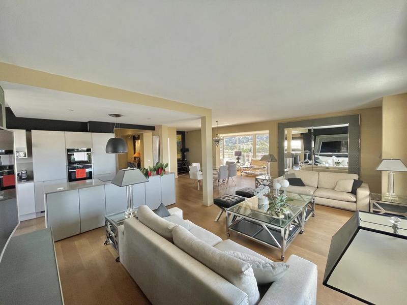 Appartement - 143 m² - 4 pièces