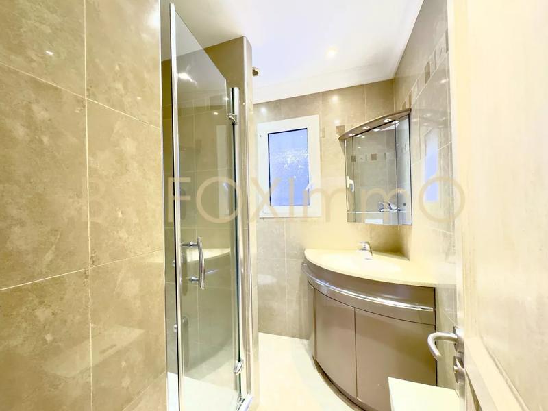 Maison - 240 m² - 6 pièces