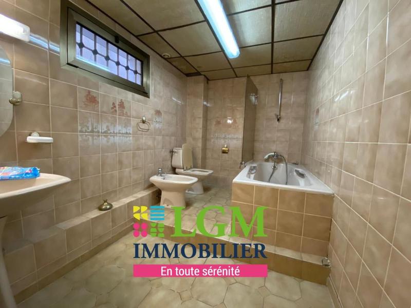 Maison - 230 m² - 6 pièces