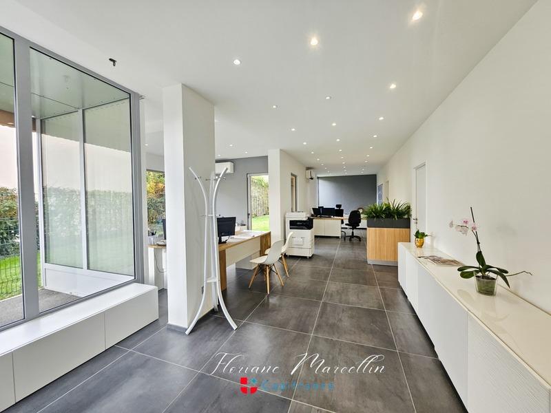 Local commercial - 160 m² - 5 pièces