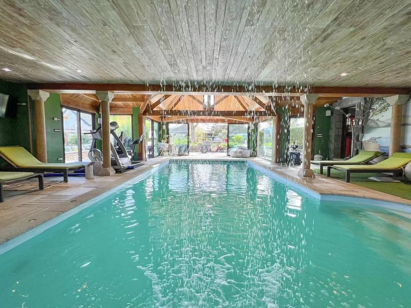 Maison - 429 m² - 10 pièces