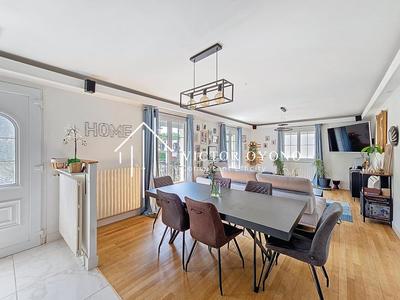 Maison - 250 m² - 9 pièces