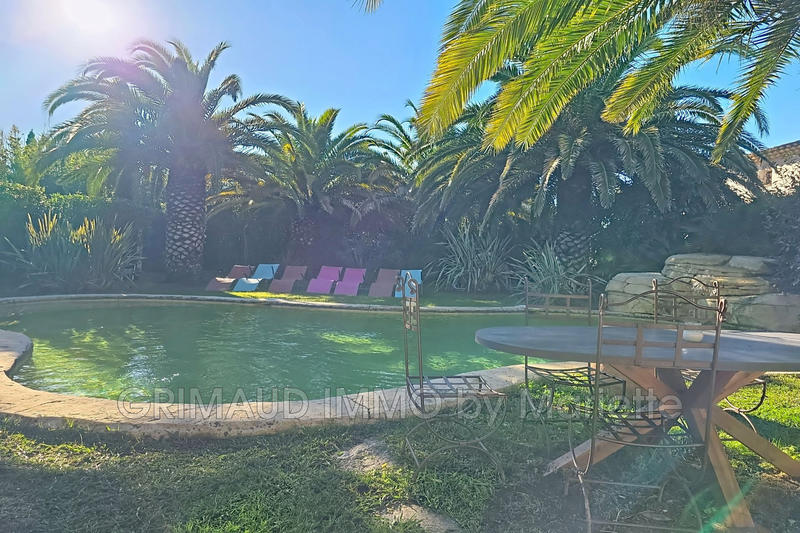 Maison - 236 m² - 8 pièces