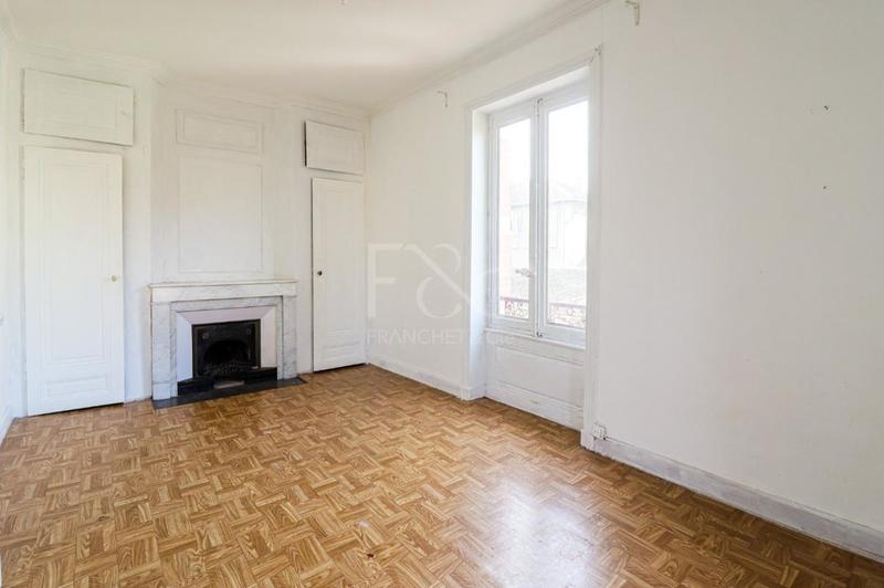 Propriété - 375 m² - 10 pièces