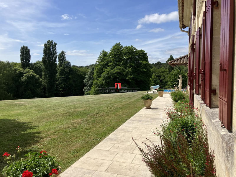 Maison - 228 m² - 6 pièces